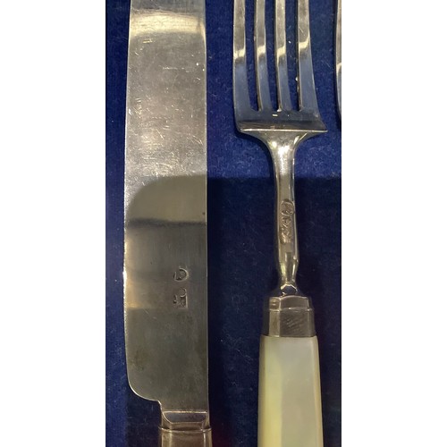 146 - A set of six Georgian silver and mother of pearl hafted knives and forks, later fitted case, 421g gr... 