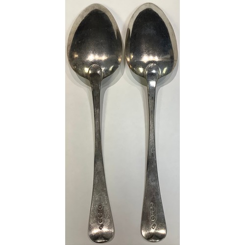 161 - A pair of Victorian silver serving spoons, London 1840, 111g