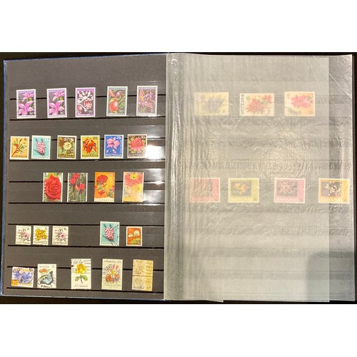 424 - Stamps - Flower thematic stamp album, the majority of material is 1980's - 2000's including h/v UMM,... 