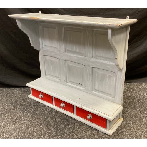 91 - An early 20th century French painted oak kitchen wall shelf, 64.5cm tall x 81cm wide x 21.5cm deep.