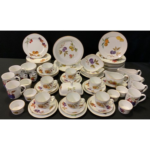 161 - An extensive Royal Worcester Evesham dinner and tea service, inc dinner plates, side plates, gravy a... 