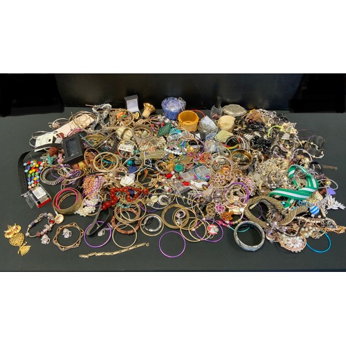 415 - Costume Jewellery - bracelets, necklaces, earrings, dress rings, cufflinks  etc qty