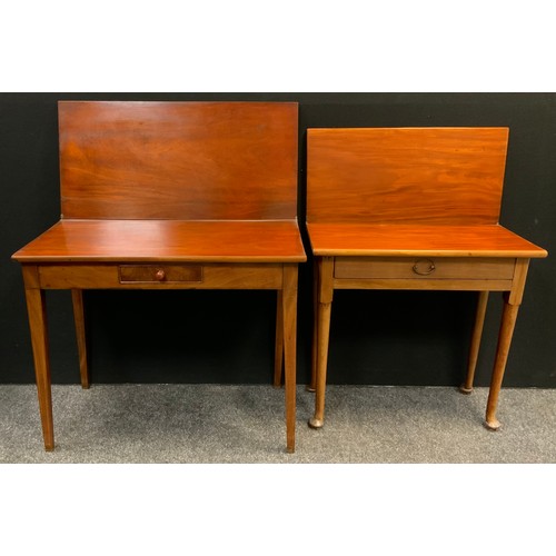 31 - A late Victorian mahogany Tea table, single small drawer to frieze, tapered square legs with boxwood... 