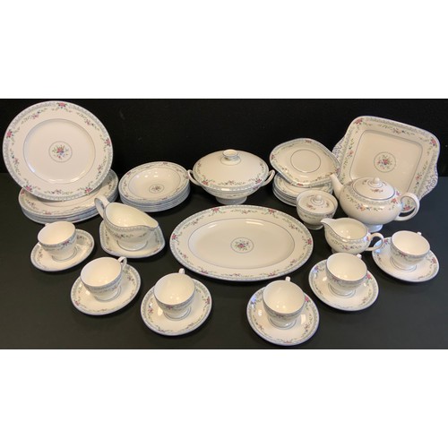 58 - A Wedgwood Rosedale pattern dinner and tea service, for six, inc covered tureen, teapot, oval meat p... 