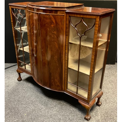 94 - An Edwardian mahogany break-front display cabinet, pair of bow front doors to centre, flanked by vit... 