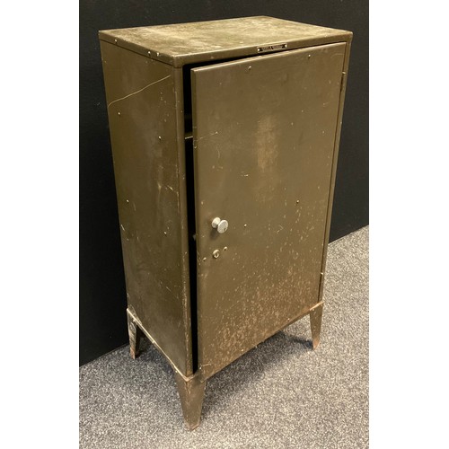 271 - An ‘Owen and Randall, of Maidenhead’ metal locker cabinet, 91.5cm tall x 46cm wide x 30.5cm.