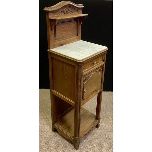 290 - An early 20th century French marble top bedside cabinet / pot cupboard, carved oak back-splash with ... 