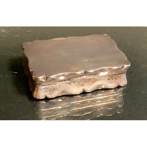 368 - A Late Victorian silver pill box, shaped rectangular body, Edward John Haseler & Noble Haseler, Birm... 