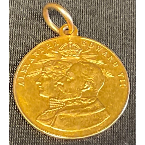 406 - An Edward VII and Queen Alexandra 18ct gold commemorative Coronation 1902 coin/medallion, 6.5g