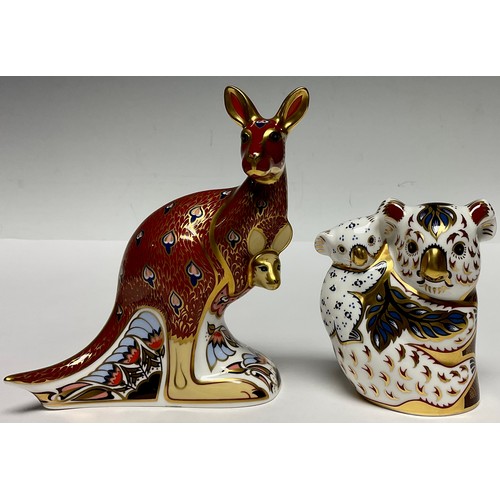 52 - A Royal Crown Derby paperweight, The Australian Collection Kangaroo, limited signature edition until... 