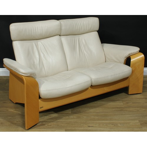 109 - An Ekornes Stressless reclining sofa, 96.5cm high, 170.5cm wide, the seat 126cm wide and 52cm deep