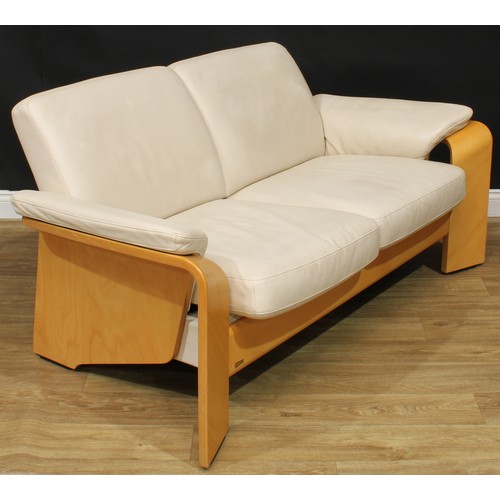 111 - An Ekornes Stressless sofa, 80cm high, 166cm wide, the seat 122cm wide and 59cm deep