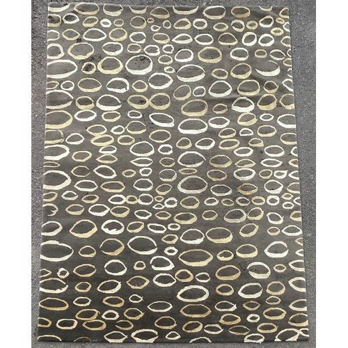 829 - A contemporary woollen rug or carpet, stylised cream and white ovals on a grey ground, 274cm x 183cm