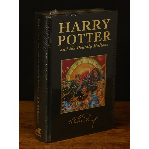 4284 - Rowling (J.K.) Harry Potter and the Deathly Hallows, first edition hardback book in cellophane wrapp... 