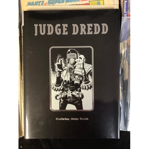 4397 - A mixed lot of 2000AD comics, annuals and sundry British comic annuals, Judge Dredd Featuring Judge ... 