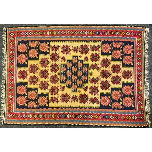 41 - A Senneh Kilim rug, 148cm x 110cm.