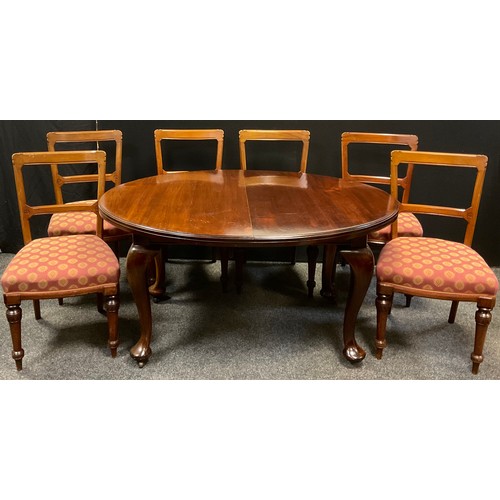 46 - A Victorian mahogany extending oval dining table, large cabriole legs, ceramic casters, 136cm extend... 