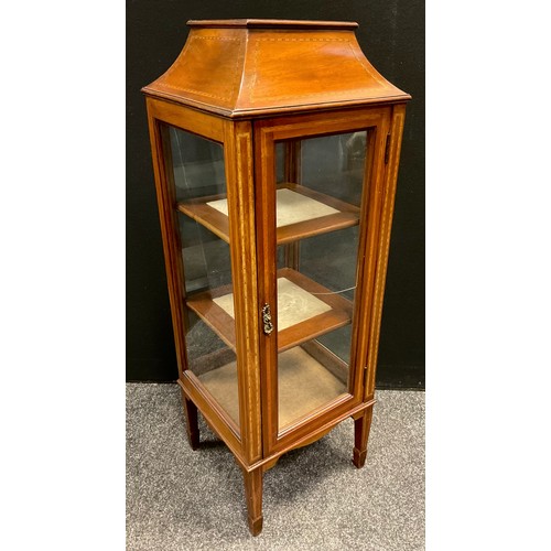 99 - An Edwardian mahogany vitrine cabinet, concave top, glazed to all sides, single full length door enc... 