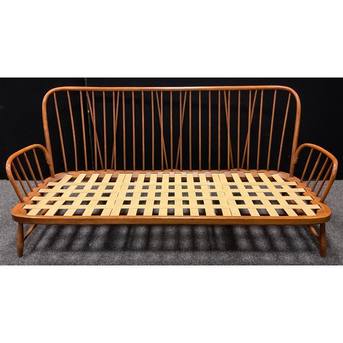 272 - An Ercol Furniture beech and elm framed Windsor spindle back three seater settee or sofa, rounded ar... 