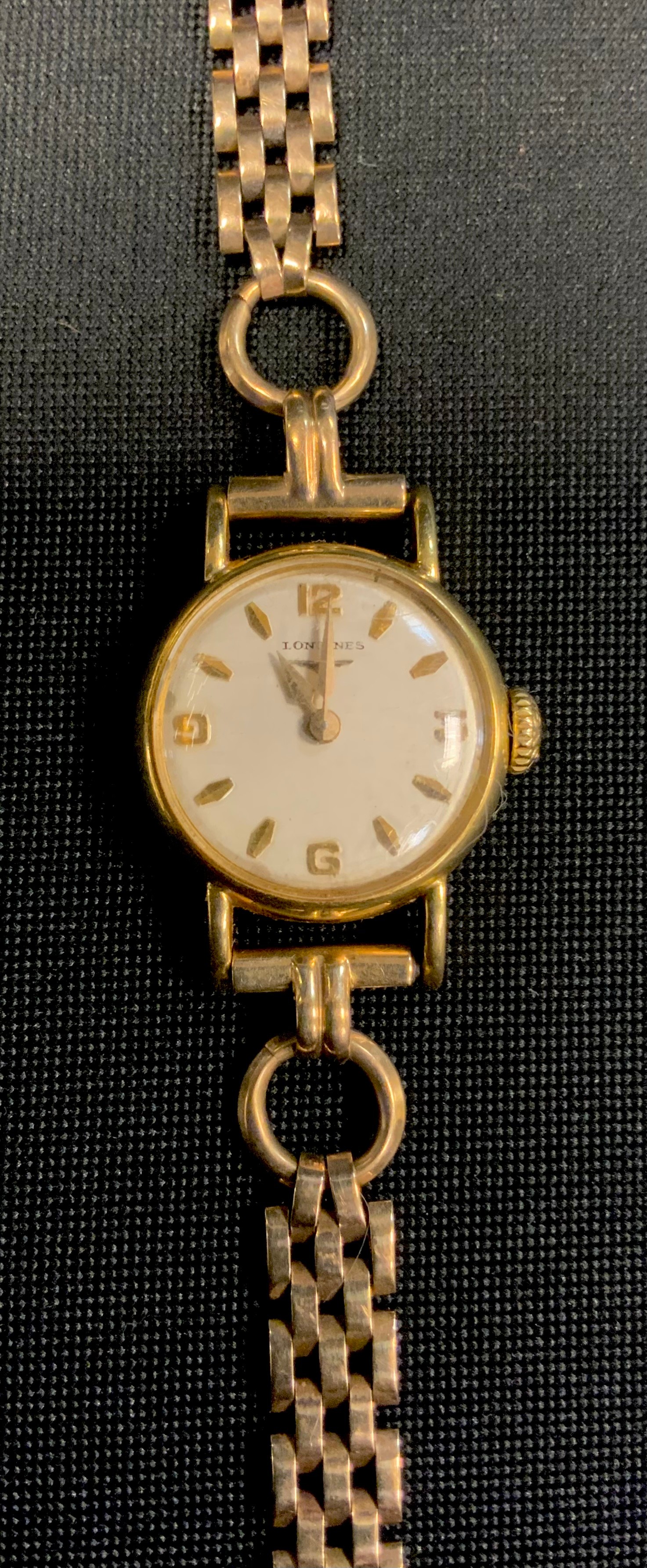 A longines 18ct gold cased wristwatch, serial no 6520/10/149, 14.162