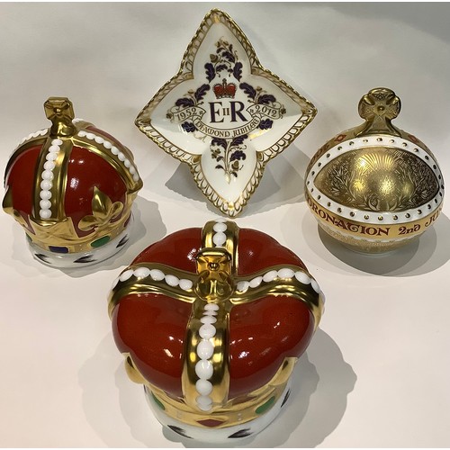 64 - A Royal Crown Derby paperweight, Coronation Orb, a Goviers to celebrate the 60th Anniversary of HRH ... 