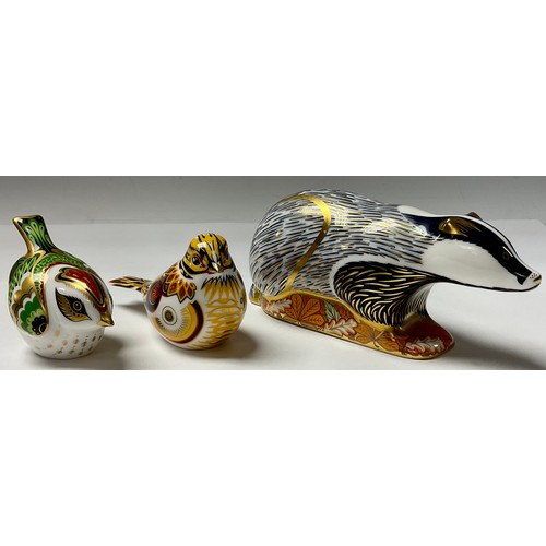 92 - A Royal Crown Derby paperweight, Badger, silver stopper; others, Yellowhammer, silver stopper; bird,... 