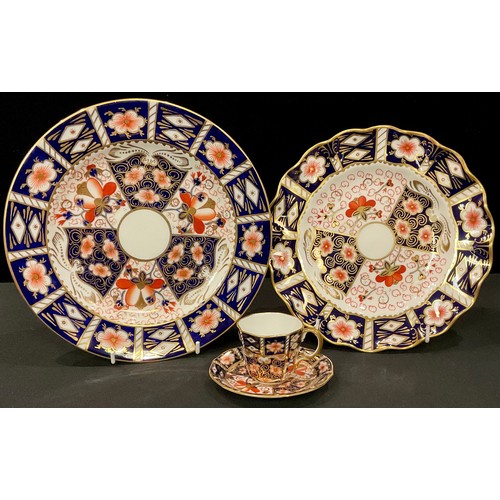 95 - A Royal Crown Derby Imari palette 2451 pattern side plate, 24cm diameter, a shaped circular dessert ... 