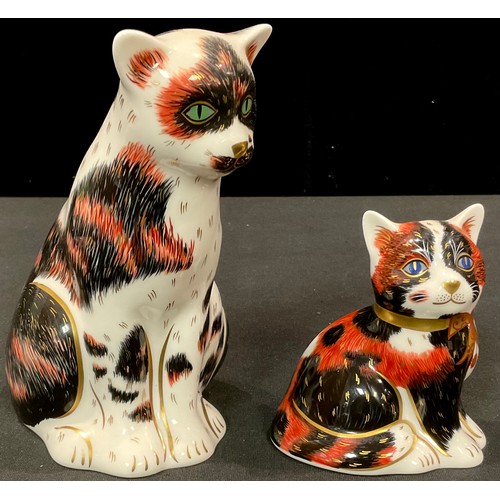 104 - A pair of Royal Crown Derby paperweights, Mother Cat and Calico Kitten, gold stoppers, printed marks