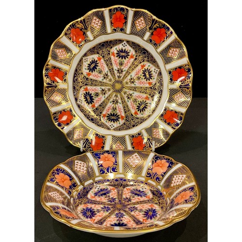 115 - A Royal Crown Derby Imari palette 1128 pattern shaped square bon-bon dish, 17.5cm, year cypher for 1... 