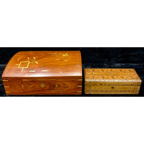 123 - A Victorian walnut marquetry inlaid glove box, green silk lined, with buttons, 28cm wide, 9cm high; ... 