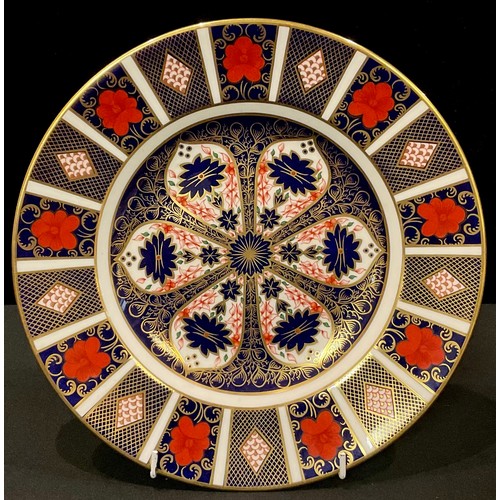 133 - A Royal Crown Derby Imari palette 1128 pattern dinner plate, 27cm diameter, printed marks in red, fi... 