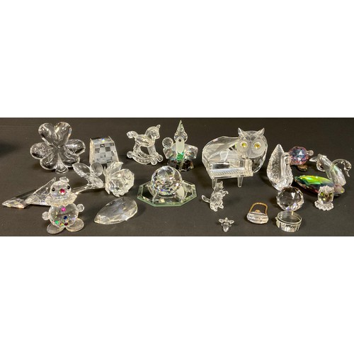 170 - A Swarovski crystal owl, 7cm; a Swarovski Crystal Memory Swan; a Swarovski cat; other models, Waterf... 