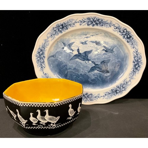 189 - An Art Deco Phoenix ware octagonal bowl, decorated with white ducks on a black ground, 23cm diameter... 