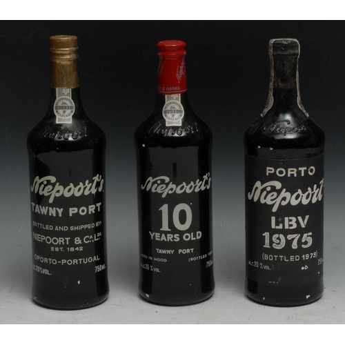 812 - Port - Niepoort LBV 1975 (Bottled 1979), 750ml, 20%, labels fair-good, level at base of neck, seal i... 