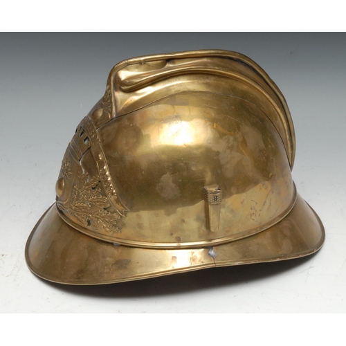 320 - A French 1895 pattern brass fire brigade helmet, embossed and applied with flaming grenade device an... 