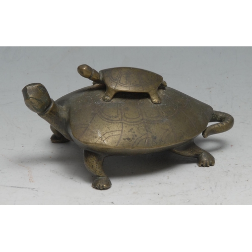 117 - A Chinese bronze, of a turtle with a hatchling on its back, 11cm long, 19th/early 20th century