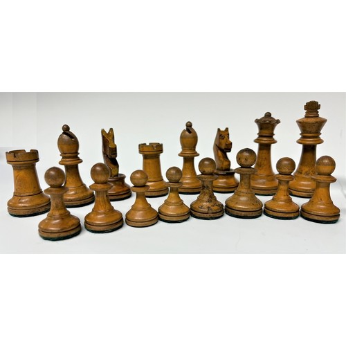 176 - A boxwood and ebonised Staunton pattern chess set, the Kings 7.5cm high