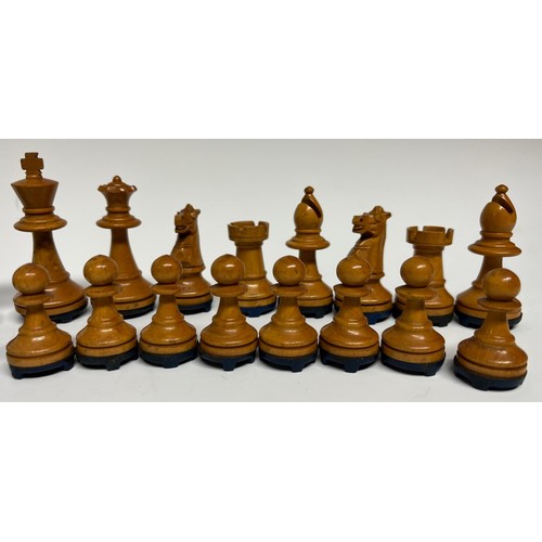 175 - A boxwood and ebonised Staunton pattern chess set, fitted with weighted magnetic bases, the Kings 7c... 