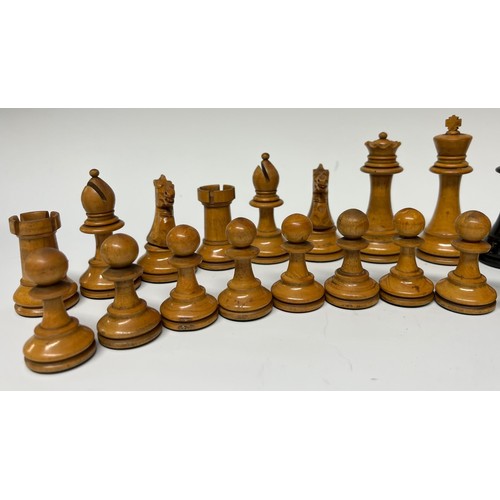 178 - A boxwood and ebonised Staunton pattern chess set, weighted bases, the Kings 8.5cm high