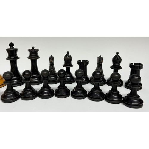 178 - A boxwood and ebonised Staunton pattern chess set, weighted bases, the Kings 8.5cm high