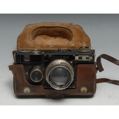 963 - Photography - a Zeiss Ikon Contax I camera, the lens Carl Zeiss Je r1454765 Sonnar 1:2 f=5cm, leathe... 