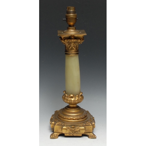 537 - An early 20th century onyx and gilt metal Corinthian column table lamp, 38cm high