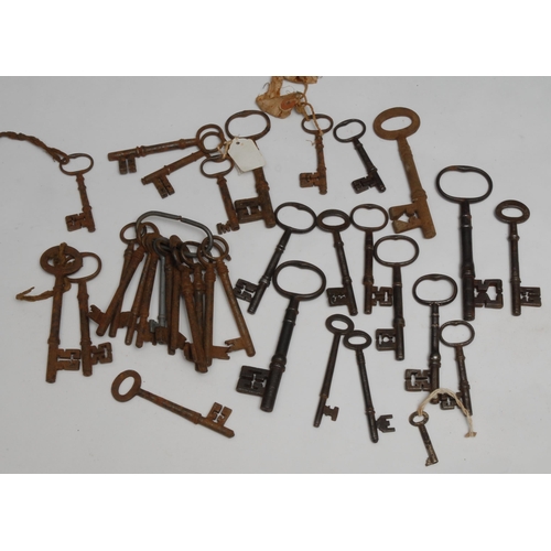 70 - Copoclephily - a collection of 18th and 19th century keys, various forms, the largest gilt damascene... 