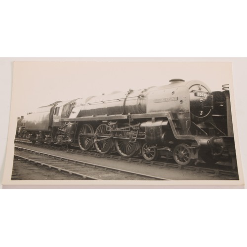 980 - Railway interest: Great Western Railway and British Railways standard types, a collection of approx.... 