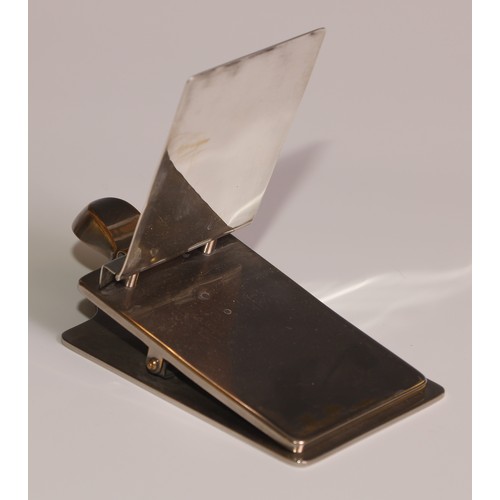 330 - A George V silver mounted desk top combination letter clip and aide memoir, E.P.N.S base, 13cm long,... 