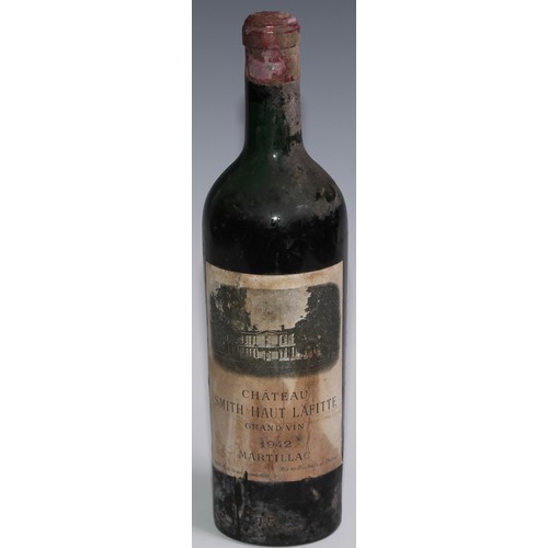 823 - Wine, Chateau Smith Haut Lafitte, Grand Vin Martillac, 1942, 75cl, sealed, level at base of shoulder... 