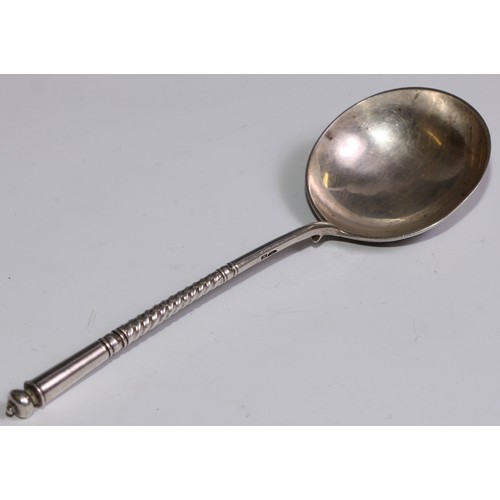 446 - A Russian silver and niello spoon, 18.5cm long, Kokoshnik mark, early 20th century, 62g