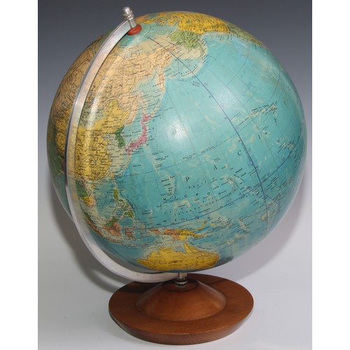 470 - A terrestrial globe, Rath Political Globe, published by VEB Rathgloben-Verlag, Leipzig, aluminium me... 