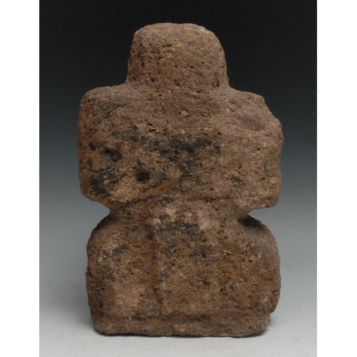 830 - Antiquities - a pre-Columbian Mesoamerican volcanic stone carving, of a head, probably Mayan, c.200 ... 