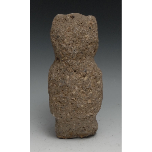 831 - Antiquities - a pre-Columbian Mesoamerican volcanic stone carving, of an owl, probably Mayan, c.200 ... 